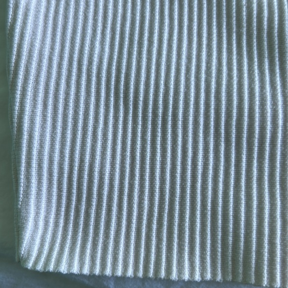 Women’s Glassons (Aritzia) Tank Top. Size SML Cream Colour. Like New Condition - Picture 10 of 10